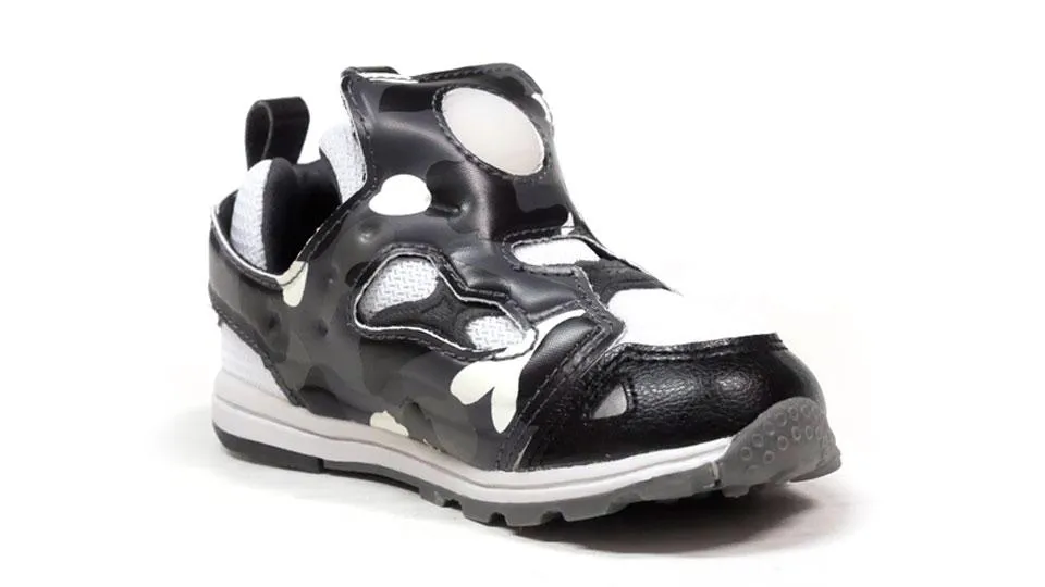 A BATHING APE® x mita sneakers Reebok VERSA PUMP FURY 